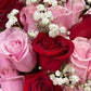 Bouquet di 15 rose rosse e rosa con gypsophila