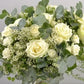 Bouquet rose bianche, eucalipto, waxflowers